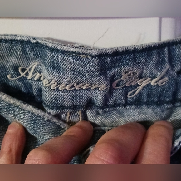 American Eagle Distressed Denim Shorts/Sz 6 - Picture 3 of 5